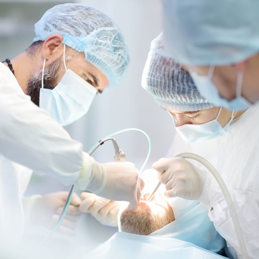 Optar pela Vieira Odontologia para sua cirurgia bucomaxilofacial é garantir que você estará nas mãos de profissionais altamente qualificados.
