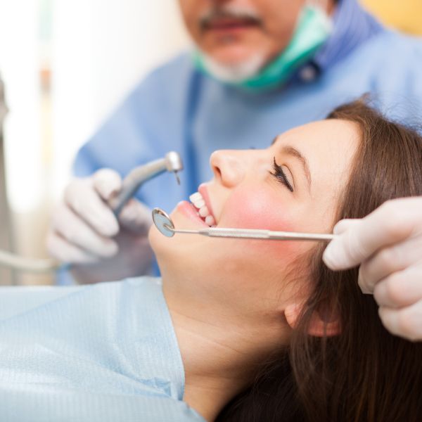 A Vieira Odontologia é uma clínica odontológica com mais de 35 anos de experiência no cuidado e na promoção da saúde bucal. 