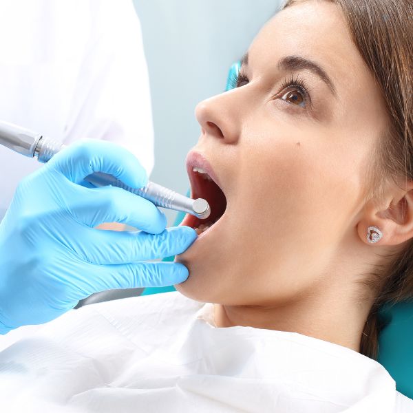 Entendendo a Endodontia: O Que é e quando é Necessária?.