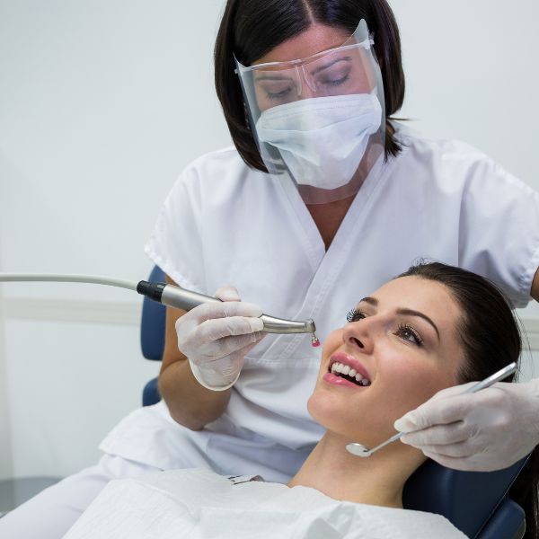 Estética Dental: Transforme Seu Sorriso e Eleve Sua Autoestima.