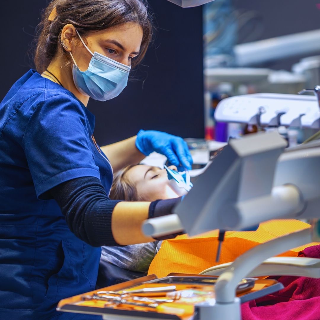 As cirurgias odontológicas desempenham um papel crucial na manutenção da saúde bucal.